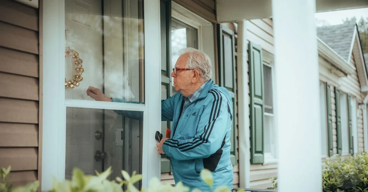 How Zodiac Signs React to an Unexpected Visitor: Not Everyone Wants You to Come In