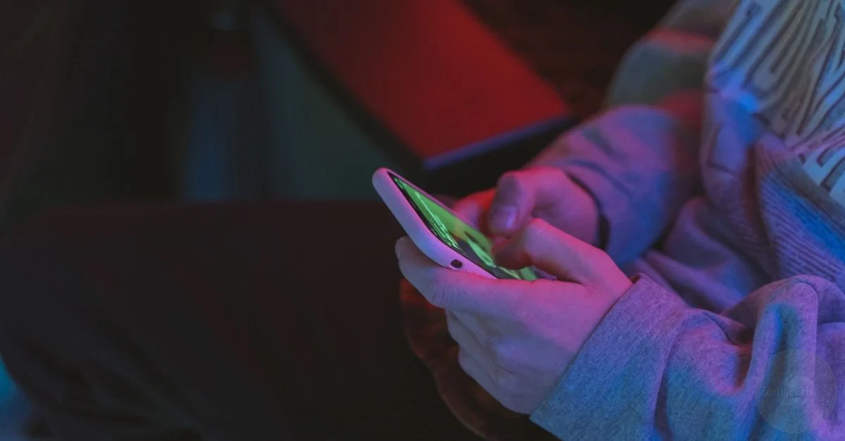 Sending a Sext to the Wrong Person: How Each Zodiac Sign Handles a Mistake That Can’t Be Unseen