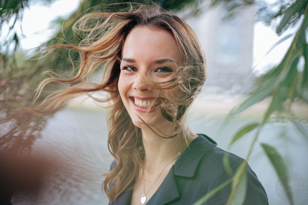 The Most Naturally Charismatic Zodiac Signs, Ranked: Who Can Win Over Complete Strangers in Minutes?